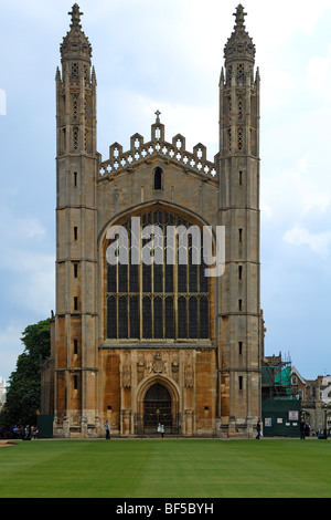 Hauptfassade des "King es College Chapel", gegründet im Jahre 1441 durch König Henry VI. mit der "Tudor" Wappen des Königs-Parade, Cam Stockfoto