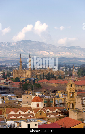 Blick auf die türkische Seite von Nikosia, Selimiye Moschee war ehemals St. Sophia Cathedral, Nikosia, Zypern, Griechenland, Europa Stockfoto