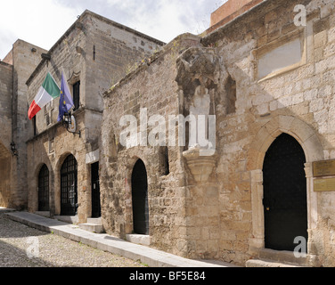 Italienische Botschaft, Knight Street, Odos Ippoton, Rhodos Stadt, Rhodos, Griechenland, Europa Stockfoto