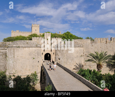 Amboise Tor an der äußeren Stadtmauer, Rhodes Town, Rhodos, Griechenland, Europa Stockfoto