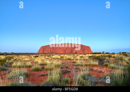 Uluru, Ayers Rock bei Sonnenuntergang, Uluru-Kata Tjuta National Park, Northern Territory, Australien Stockfoto