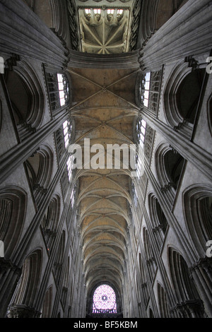 Decke des Kirchenschiffes einer gotischen Kathedrale, Rouen, Normandie, Frankreich, Europa Stockfoto