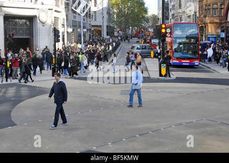 Oxford Circus Diagonale Fußgängerüberwege am offiziellen Eröffnungstag gesehen Stockfoto