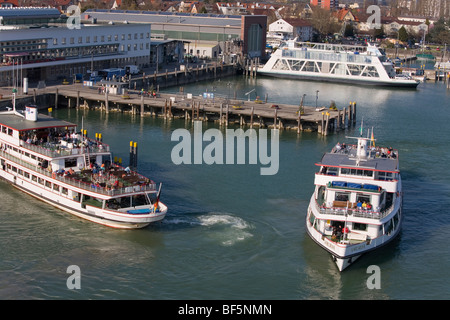 Ausflugsschiffe, Autofähre, Hafen, Friedrichshafen, Bodensee, Baden-Württemberg, Deutschland Stockfoto