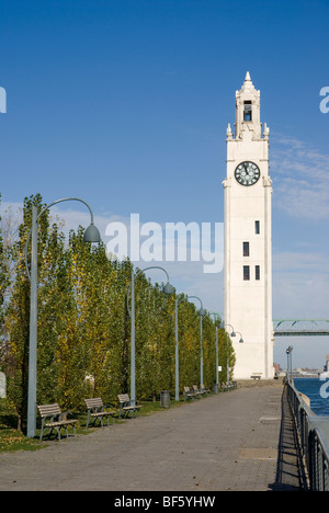 Sailors' Memorial Clock Tower (Tour de l ' Horloge) in den alten Hafen von Montreal. Stockfoto