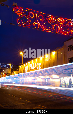 England, Lancashire, Blackpool. Blackpool Illuminations auf den Blackpool goldene Meile. Stockfoto