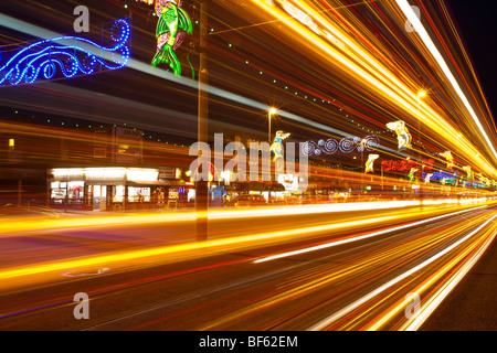 England, Lancashire, Blackpool. Blackpool Illuminations auf den Blackpool goldene Meile. Stockfoto