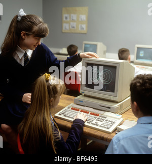 Bildung-Schüler mit einer Archimedes-Computer in den frühen 1990er Jahren Stockfoto