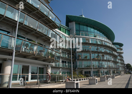 Neue Wohnblocks auf Wapping High Street London E1 UK Stockfoto