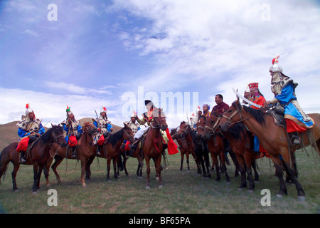 Reiter im mongolischen Tracht während Naadam-fest, Nalati Grasland, Xinjiang, China Stockfoto