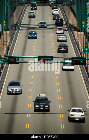 Verkehr auf Lions Gate Bridge in Vancouver bc Stockfoto