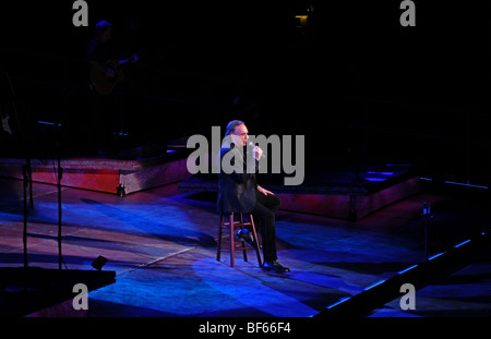 Neil Diamond im Konzert in der MEN Arena, Juni 2008 Stockfoto