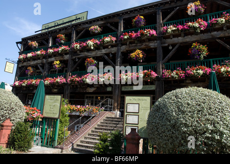 Die Dickens Inn St Katherines Dock London E1 Stockfoto