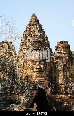 Das Südtor von Angkor Thom ist eines der fünf Tore in der alten Khmer Stadt Angkor Thom. Stockfoto