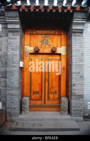 Eine typische Ruyi Tor der Hutong Hofhaus, Peking, China Stockfoto