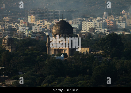 Qutab Gräber entnommen Golconda Fort Stockfoto