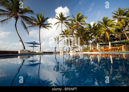 Pool-Bereich in Hemingways Resort - Watamu, Kenia Stockfoto