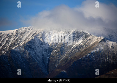 Winter Schnee auf Skalen fiel Blencathra Saddleback Mountain Lake District National Park Cumbria England UK Stockfoto