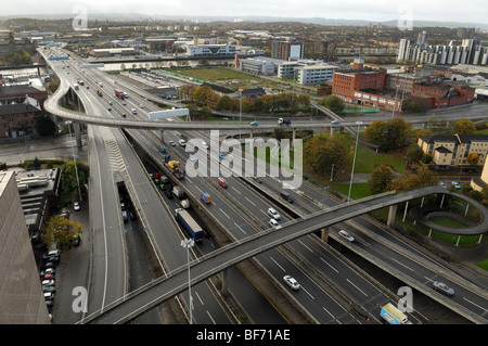 Eine Luftaufnahme der Autobahn M8 und Kingston Bridge in Glasgow Stockfoto