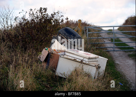 Flytipping Land planmäßig auf Downland nördlich von Hove Sussex UK Stockfoto