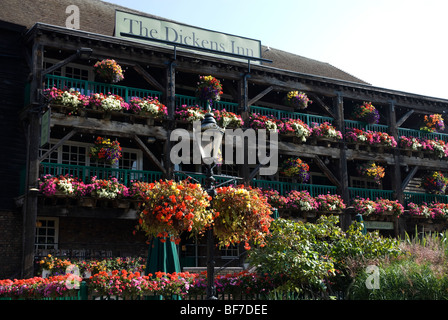 Die Dickens Inn St Katherines Dock London E1 Stockfoto