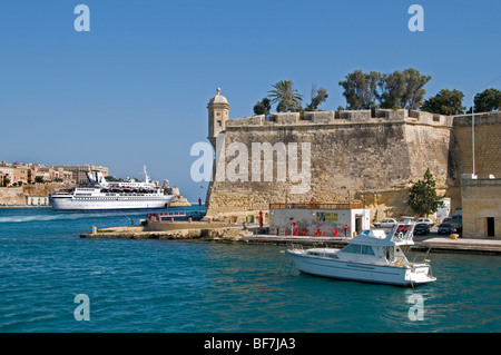 Senglea Punkt Turm Uhr Auge Ohr Malta drei Städte gegenüber befestigte Stadt Valletta Stockfoto