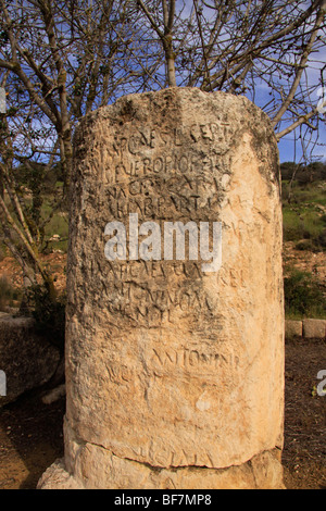 Israel, führte, römischer Meilenstein durch Straße 38 auf der alten Route Jerusalem-Beth Guvrin Stockfoto