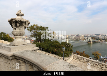 Lánchíd (Kette) Brücke, gesehen von der Budaer Burg in Budapest, Ungarn Stockfoto