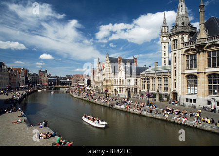 Blick entlang Graslei von Saint Michael's Bridge in Gent Stockfoto