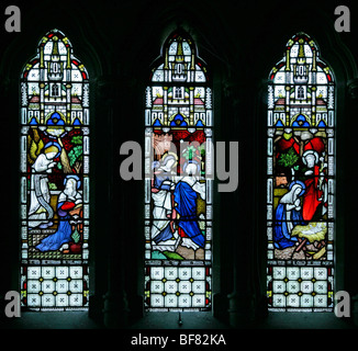 Ein Buntglasfenster mit Szenen aus dem neuen Testament, Church of St Mary, South Tidworth, Wiltshire Stockfoto