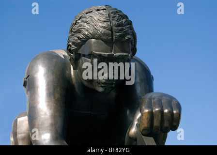 Bronze-Statue von Sir Isaac Newton von Eduardo Paolozzi, außerhalb der British Library, London, England Stockfoto