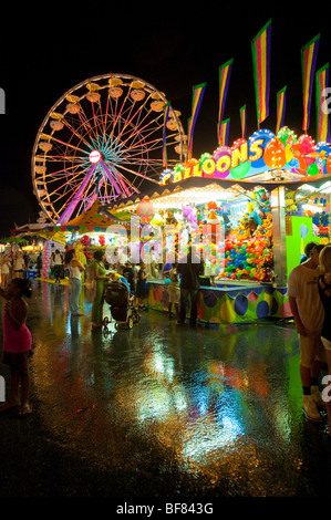 State fair Karneval auf halbem Weg in der Nacht Stockfoto