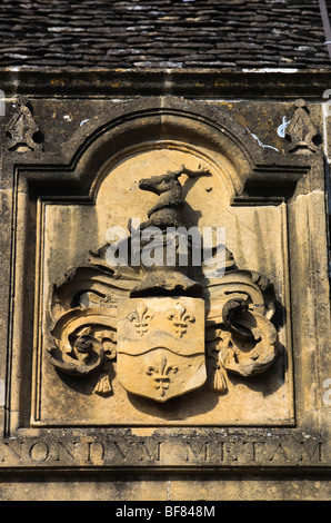 Wappen von Sir Baptist Hicks auf Armenhäuser in Chipping Campden, Gloucestershire, UK. Stockfoto