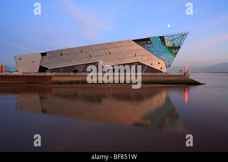 Die tiefen Submarium in der Nacht, Kingston upon Hull, East Yorkshire, England, UK. Stockfoto