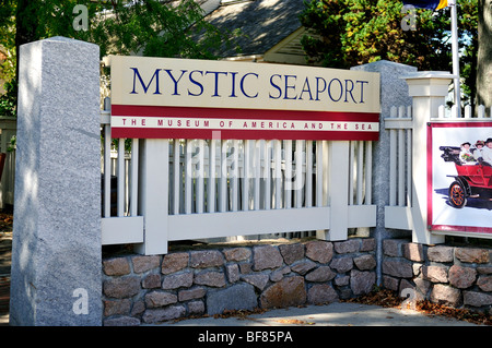 Der Eingang in das Mystic Seaport Museum in Mystic, Connecticut, USA. Stockfoto