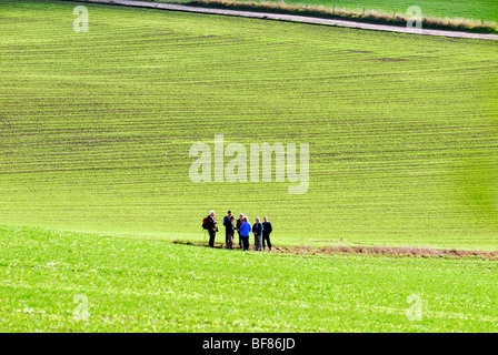 Gruppe von älteren Wanderer in Surrey Hills Stockfoto