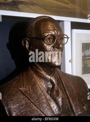 Großbritannien, England, Staffordshire, Stoke-on-Trent, Museum, Büste von Josiah Wedgwood (1899 – 1968) Stockfoto