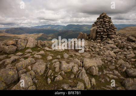 Der Gipfel Cairn auf wirbeln wie im Lake District Stockfoto