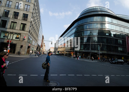 Berlin. Deutschland. Schnittpunkt der Friedrichstraße & Gendarmenmarkt Strasse Stockfoto