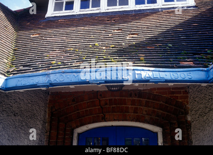 Letchworth Garden City Hertfordshire UK. Inschrift Frau Howard Memorial Hall 1905 über Eingang. Parker-Architekten und Unwin Stockfoto
