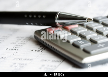 Kugelschreiber auf den Rechner. Stockfoto