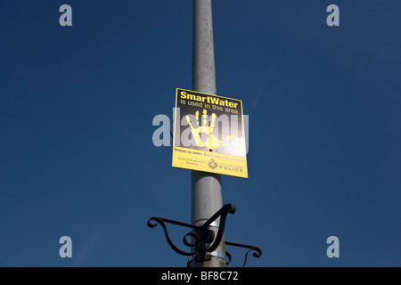 Smart water Polizeiliche Kriminalprävention der Warnzeichen. britischen Strafverfolgungsbehörden Eigenschaft Schutzkonzept. Stockfoto