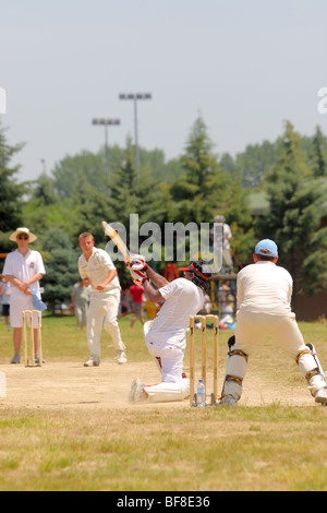 ersten Cricket-Spiel in Skopje, Mazedonien. Sommer 2009 Stockfoto