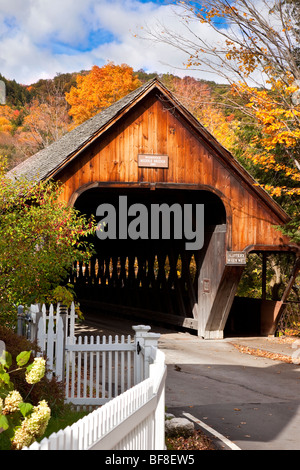 Überdachte Brücke im Herbst - Woodstock Vermont USA Stockfoto