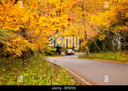 Fahren Sie durch Schmuggler Kerbe in der Nähe von Stowe Vermont USA Stockfoto
