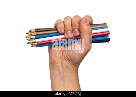 Männliche Hand, hält ein Bündel bunte Bleistifte. Weißer Hintergrund, mit Beschneidungspfad gespeichert Stockfoto