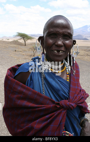 Porträt von Masai Frau in der Nähe von Lake Natron, Tansania Stockfoto