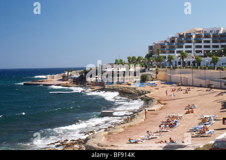 Bugibba ist eine Kleinstadt und Resort auf St Pauls Bay in der Nähe von Qawra. Malta. Stockfoto