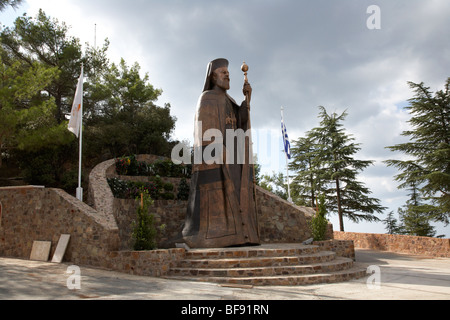 Bronzestatue an der Grabstätte von Erzbischof Makarios III auf Mount Throni am Kykkos Troodos Republik Zypern Stockfoto