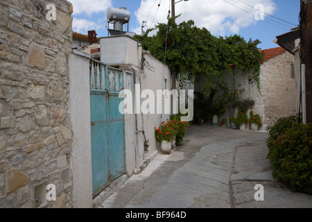 enge Gassen der traditionellen zypriotischen Berg Dorf Omodos Dorf Troodos Wein Region Republik Zypern Europa Stockfoto